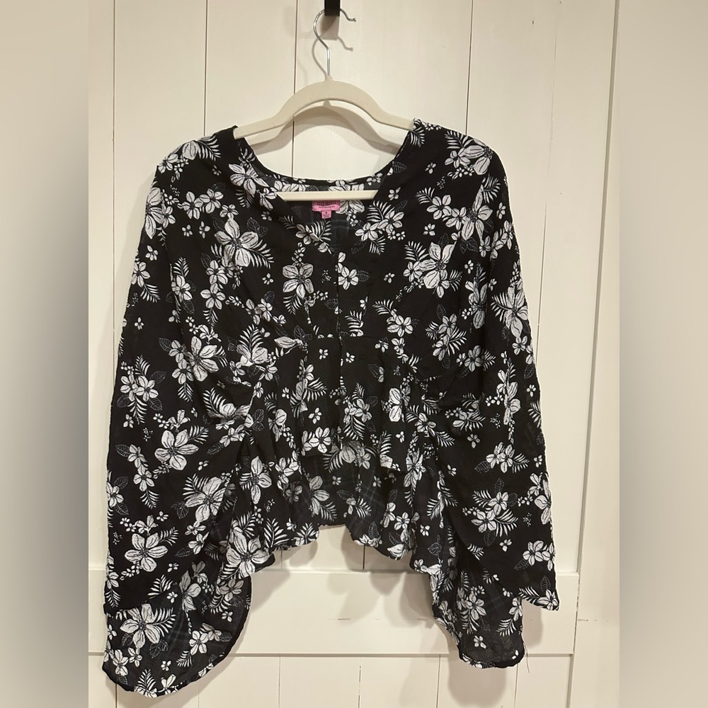 Mi Ami for Francesca’s Black White Floral Hi-Low Blouse | Size S